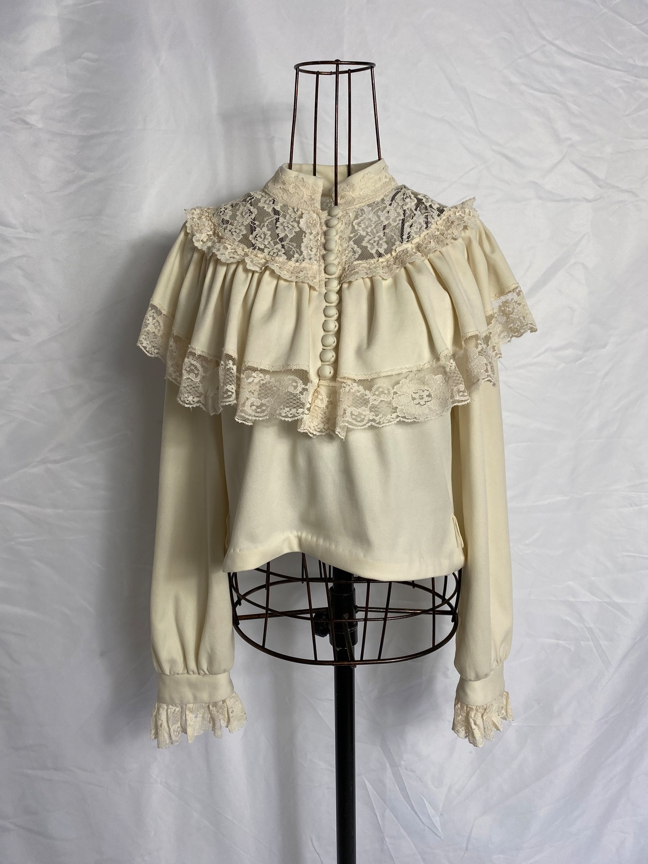 80’s Shoulder conscious Frills blouse