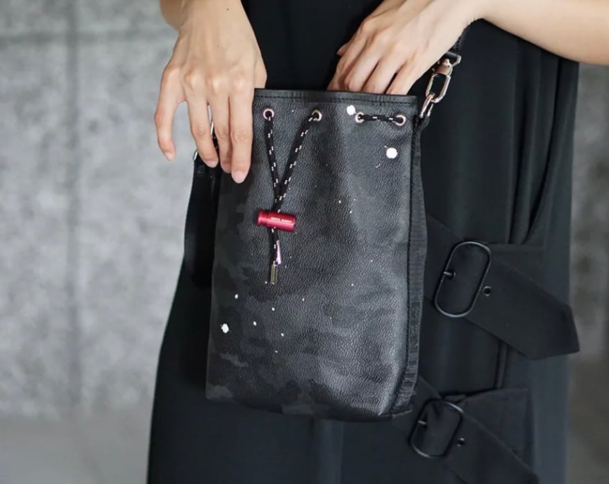 希少✨未使用✨ GENTIL BANDIT ショルダーバッグ カモフラ柄 巾着 極美品✨GENTIL BANDIT 巾着 ショルダーバッグ ブラック カモフラ