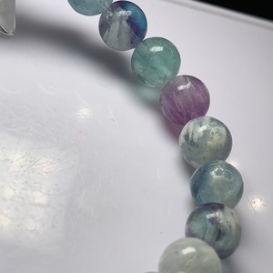 5.色合い綺麗✩エンジェルフェザーフローライトブレスレット