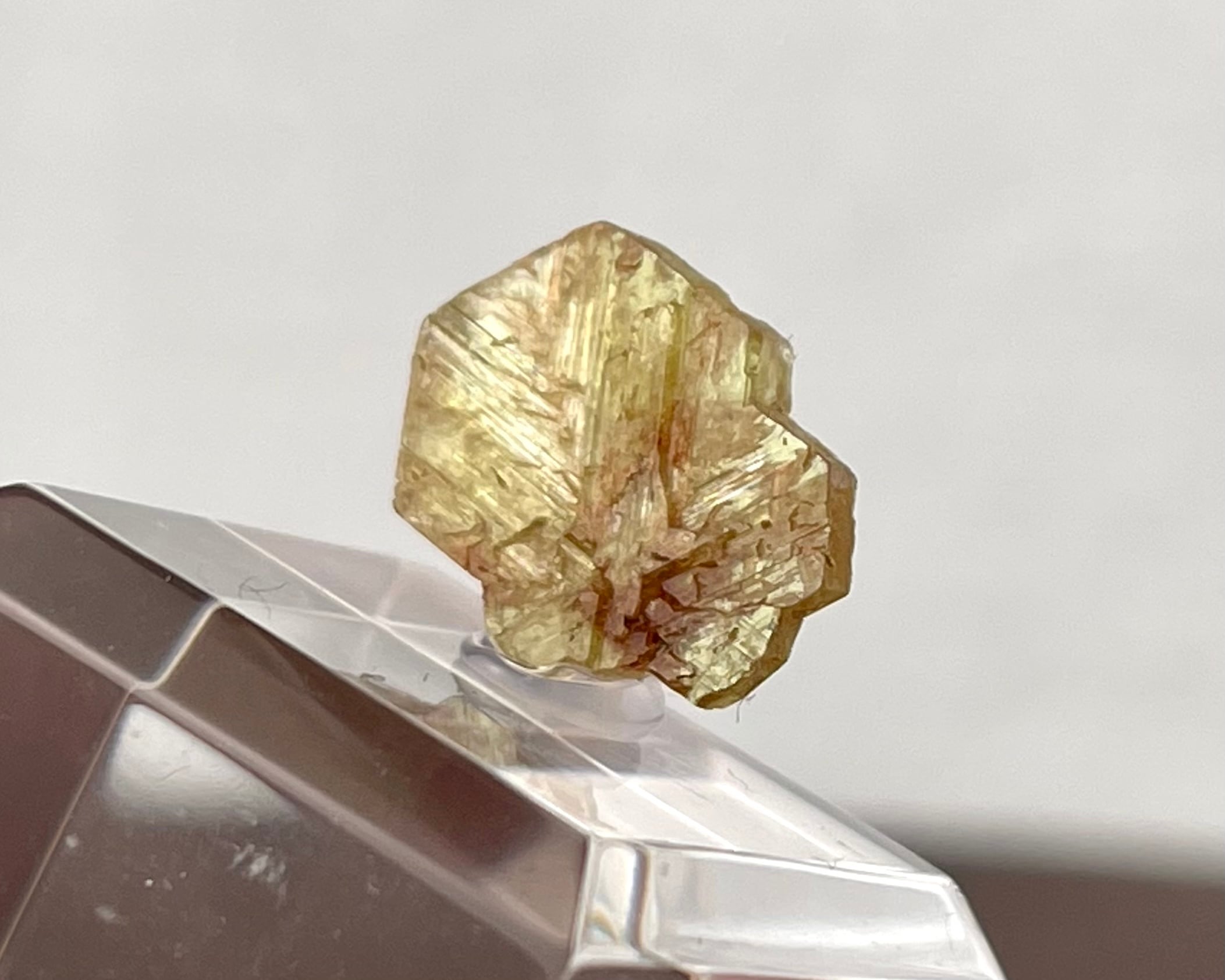 クリソベリル【Chrysoberyl】マダガスカル産 | PEANUTS MINERALS