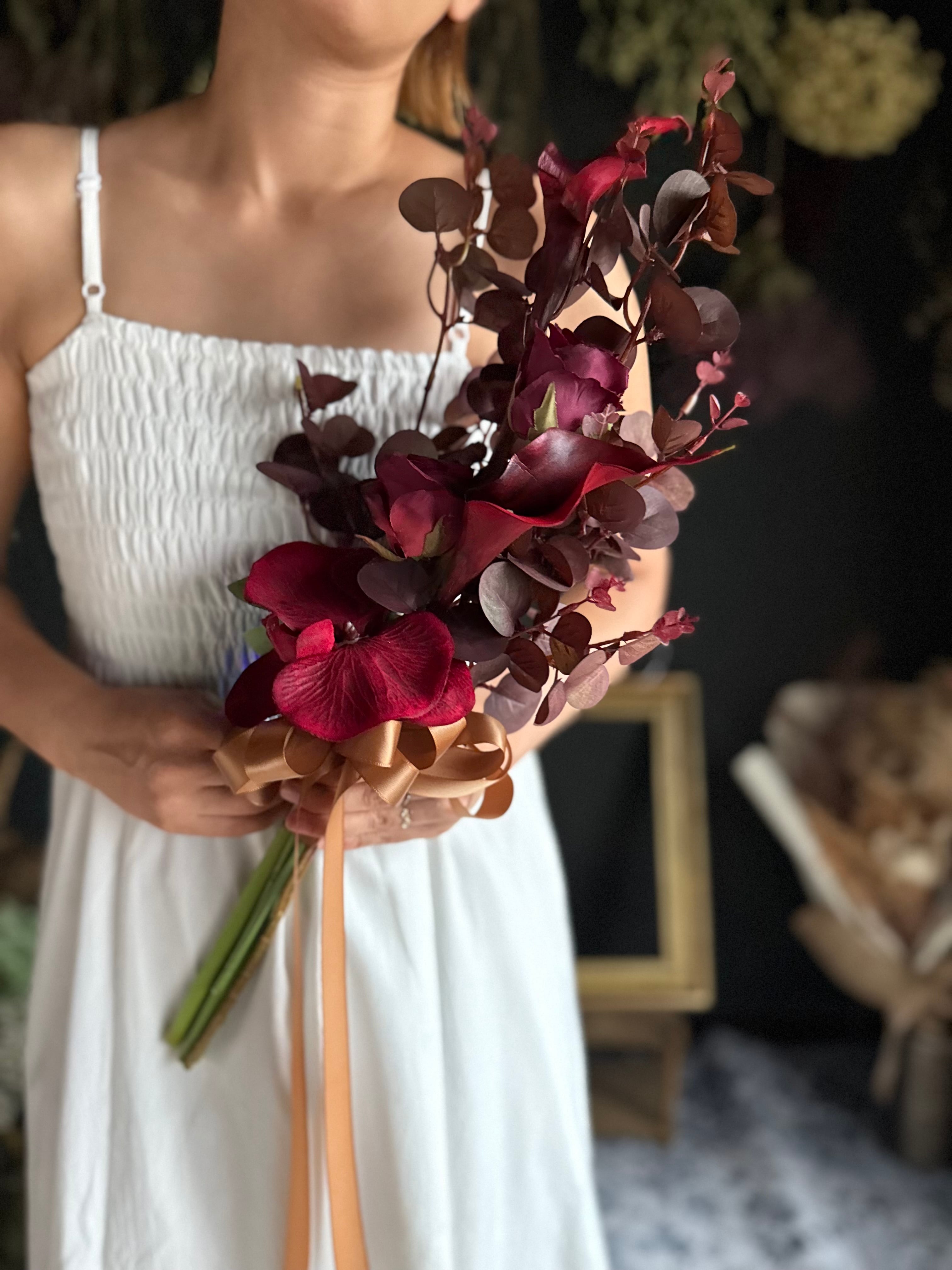 アームブーケ　ワイン　バーガンディ　ウェディングブーケ　造花　胡蝶蘭　カラー結婚 アームブーケワインバーガンディウェディングブーケ造花胡蝶蘭