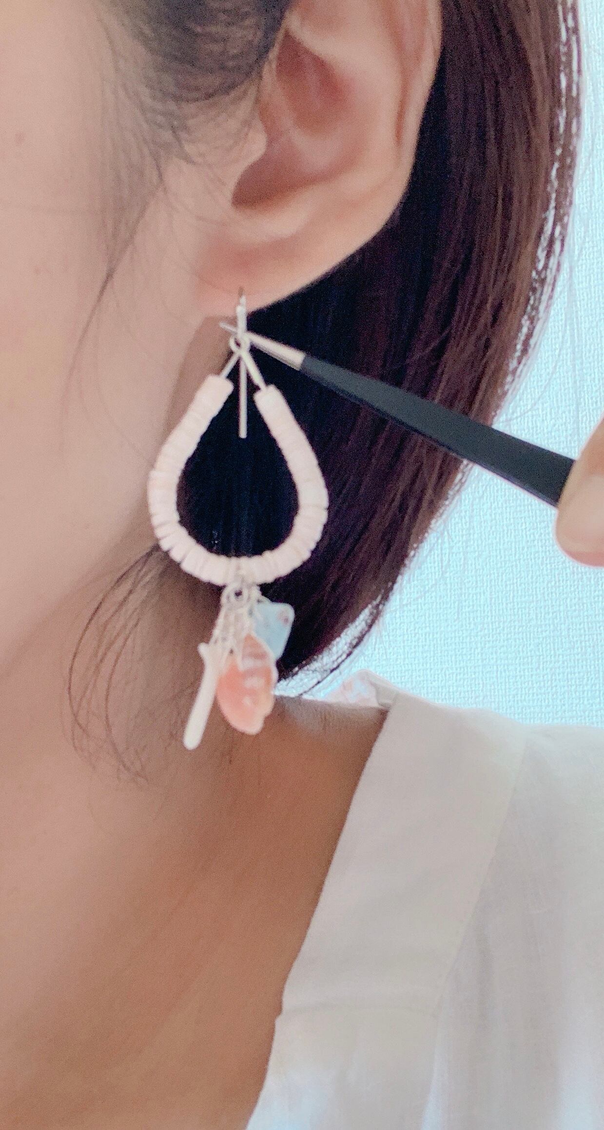 糸島の海で遊ぶ貝殻のピアス | PAY ID
