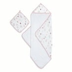 フード付きタオルと歯固め付きおむつケーキ