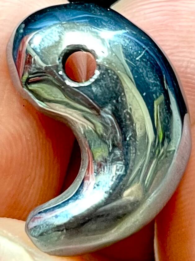 10) 奇跡の高純度!国産「テラヘルツ」ハンドメイド勾玉・究極バージョン