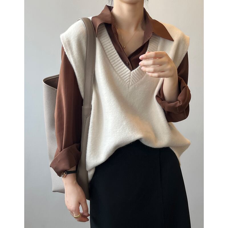 V-neck loose knit vest m0105