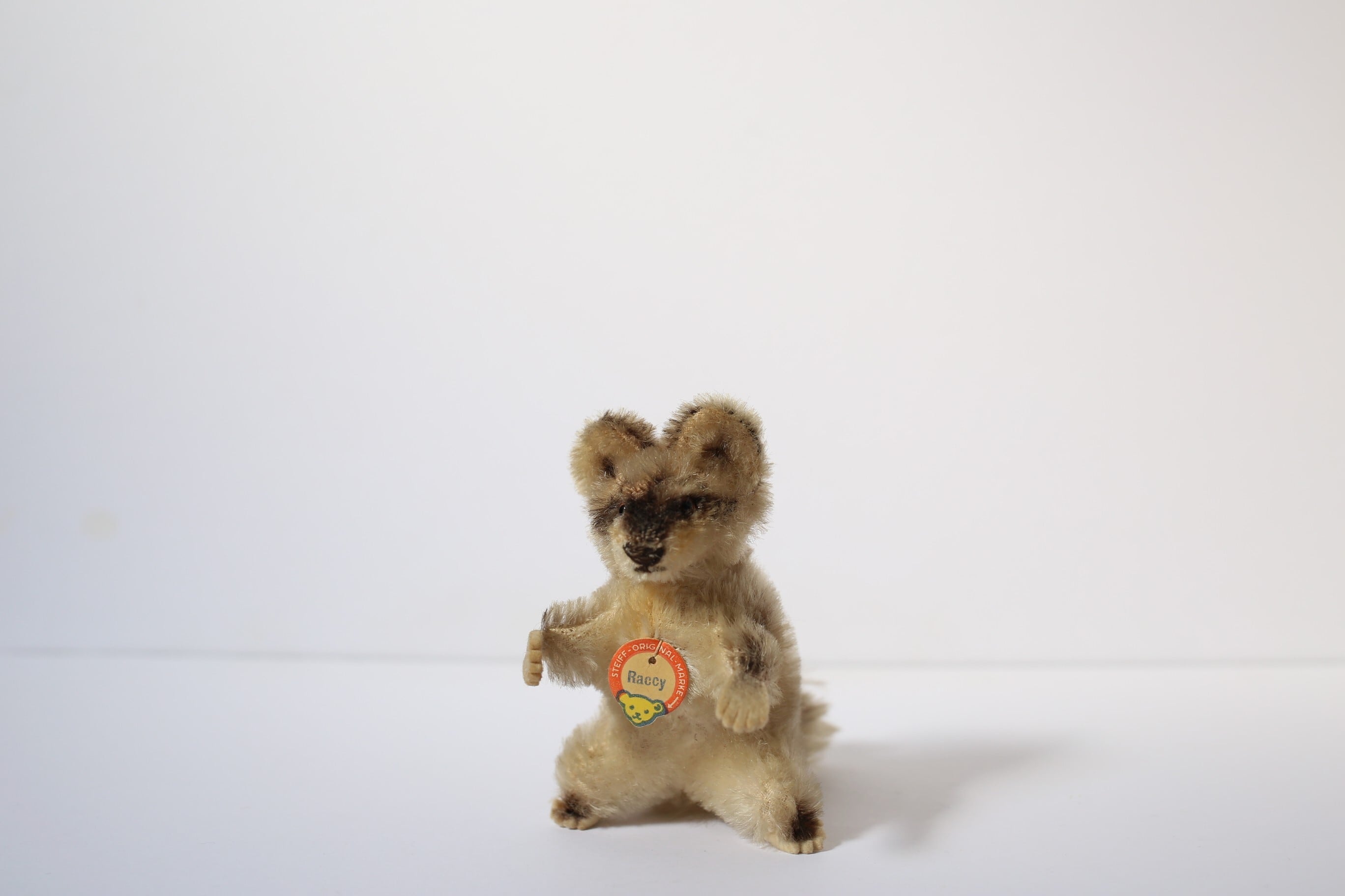 ドイツ ヴィンテージ Steiff シュタイフ アライグマ 『Raccy』(カタログサイズ10㎝) N-05685