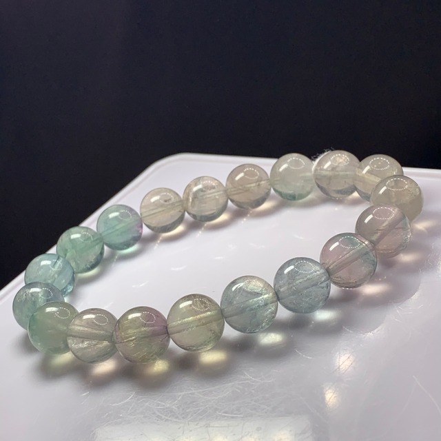 A32.変わった色合いグラデーション風フローライトブレスレット