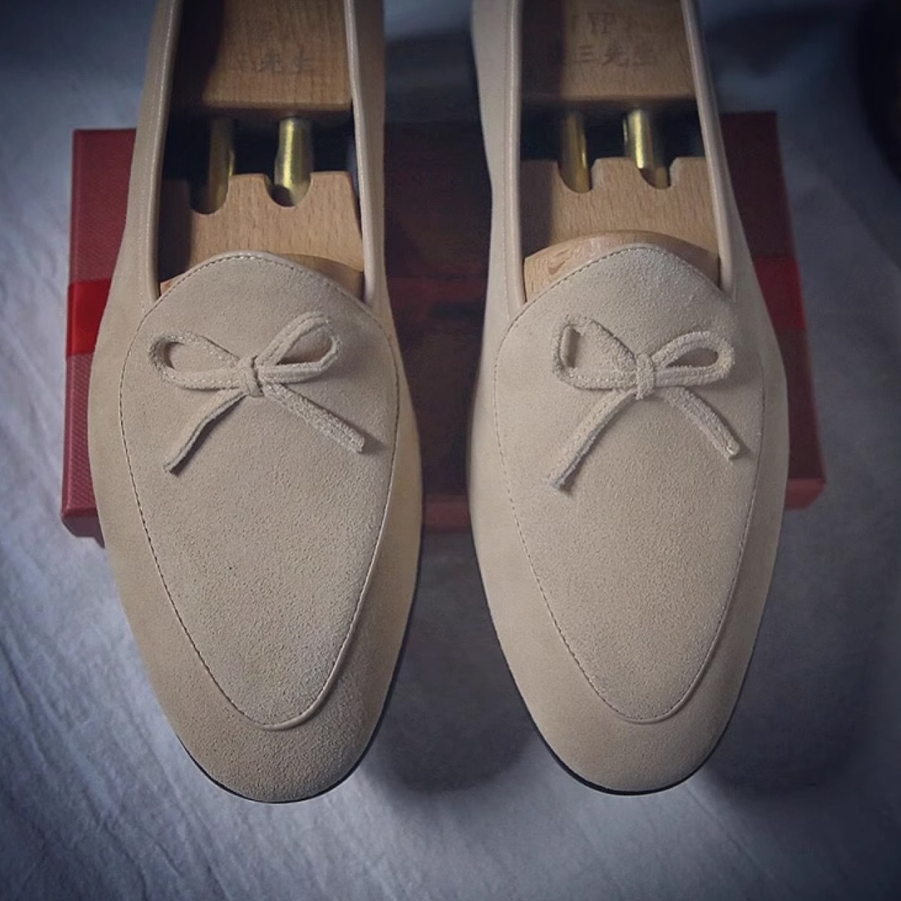 高級で絶妙なメンズカジュアルシューズ　SS018