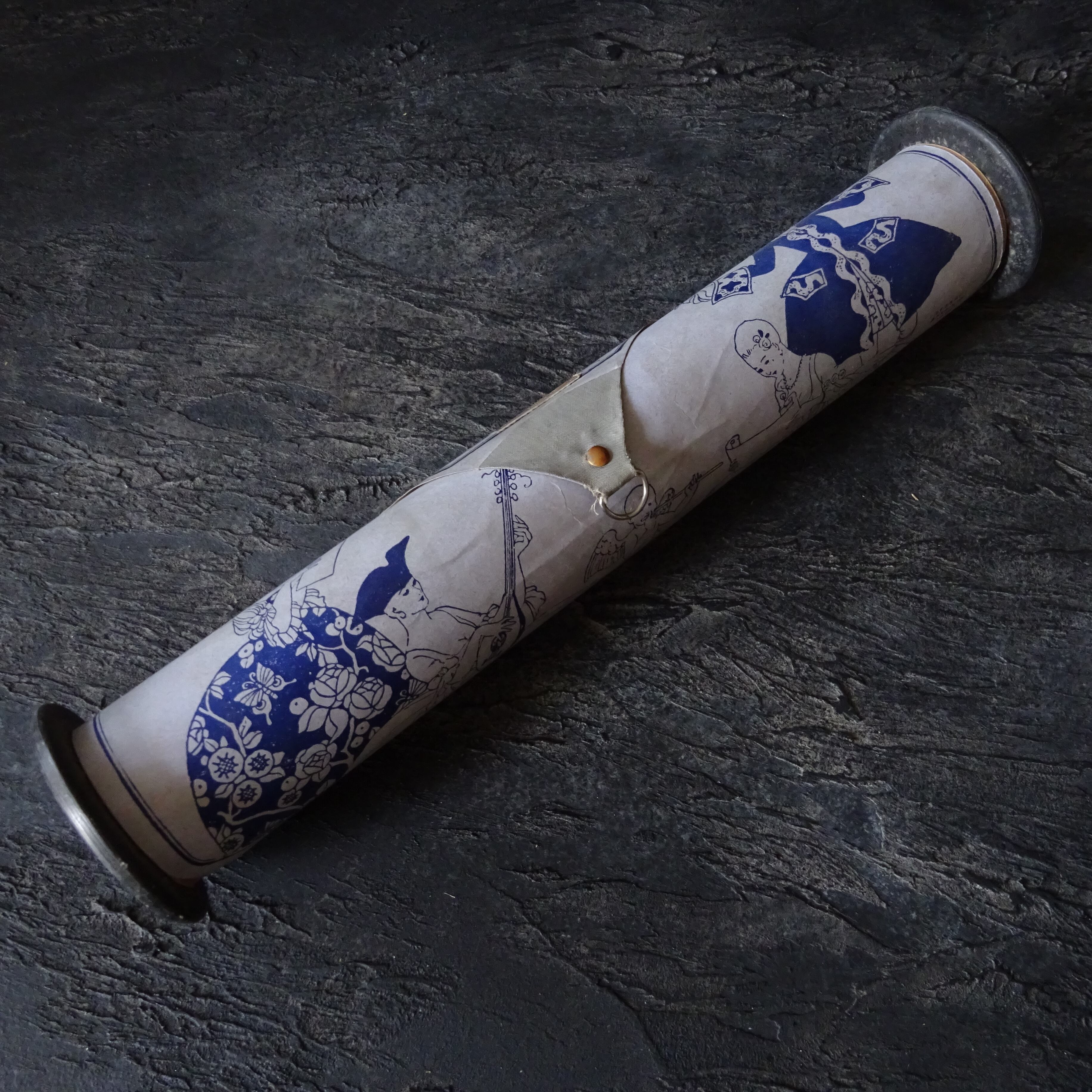 Ancien rouleau perforé pour piano mécanique    (B)