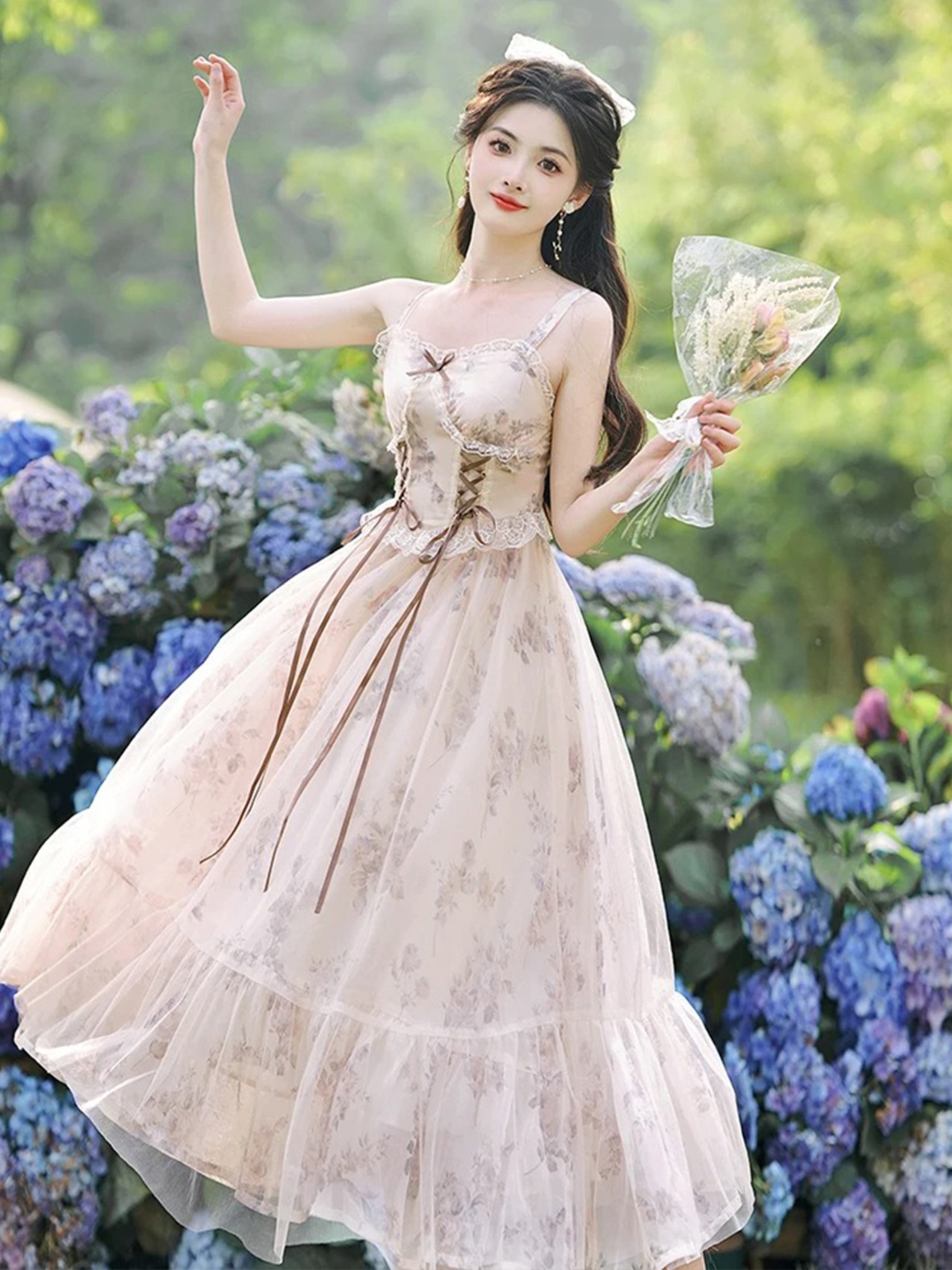 【0028】Lace-up Ribbon Tulle Flower Short Sleeve Dress