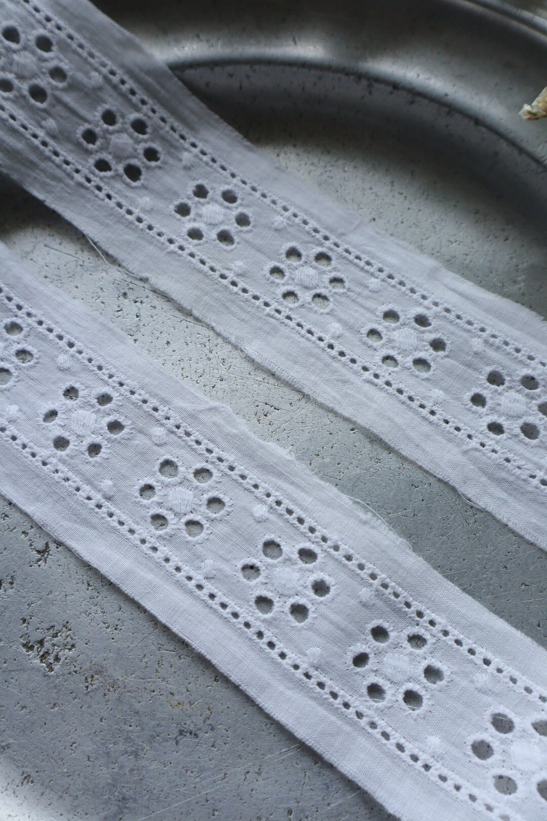 France製 1m アンティーク刺繍レース B765 ホワイト | vmt antique