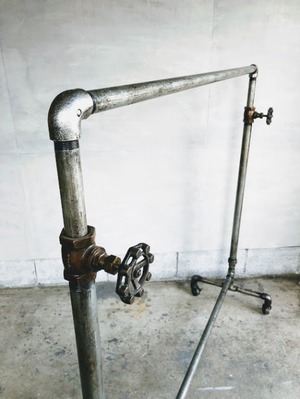 オーダー什器：GASPIPE HANGER