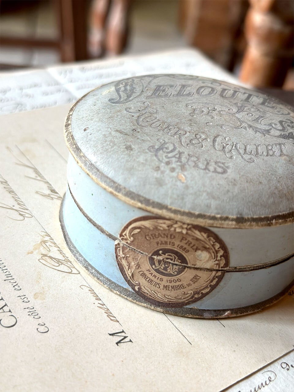 丸い紙箱 ROGER&GALLET ユリの粉 | Brocante de La Cocotte （フランス