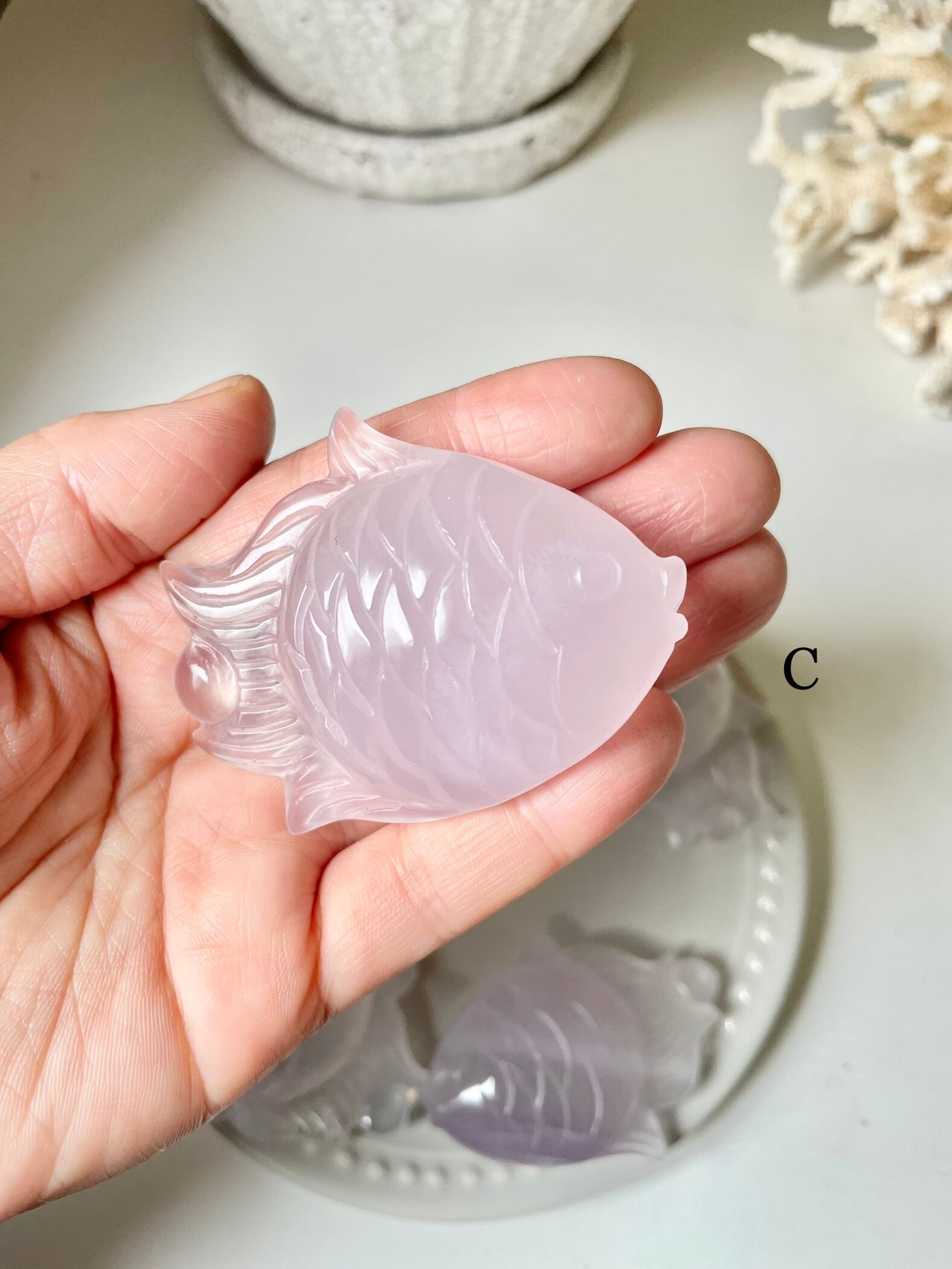 Lavender Fluorite Fish / ラベンダーフローライト　魚