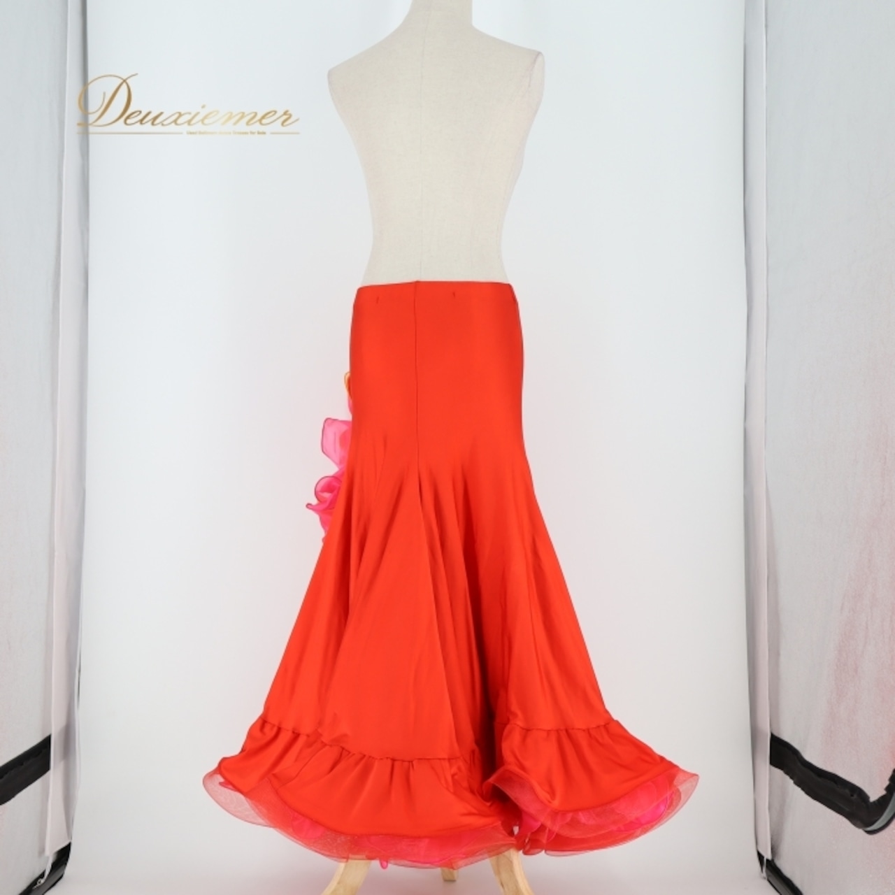 ベリーダンス オリエンタル 衣装 スカート レッド系 フリル 赤 橙 スリット ボリューム 練習 レッスン 華やか 鮮やか 上品 かわいい ダンス衣装 ステージ イベント 伸縮 ストレッチ ピンク系 オレンジ系