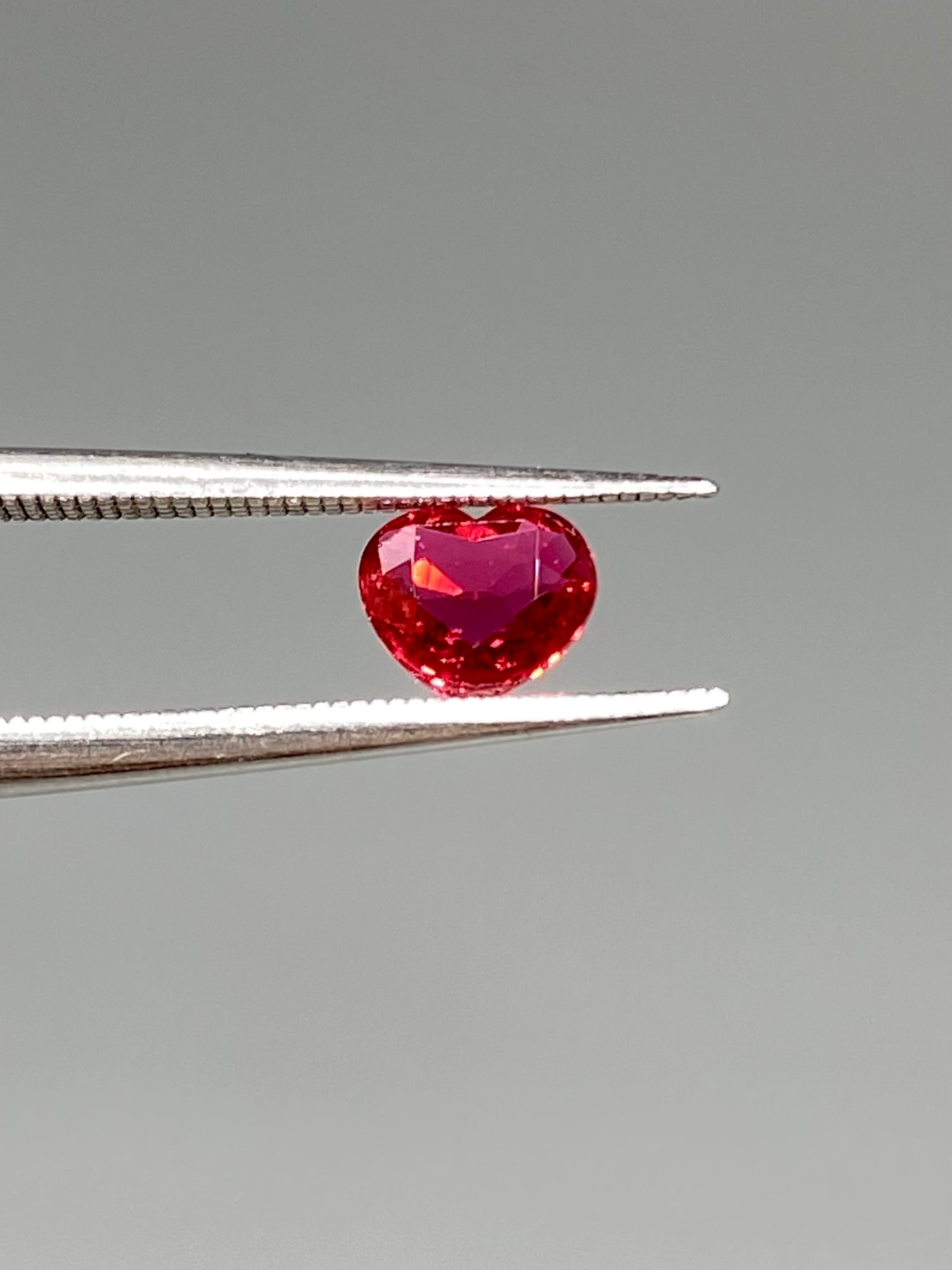 珍しいハート♡レッドスピネル 0.359ct ルース | シークレットベース