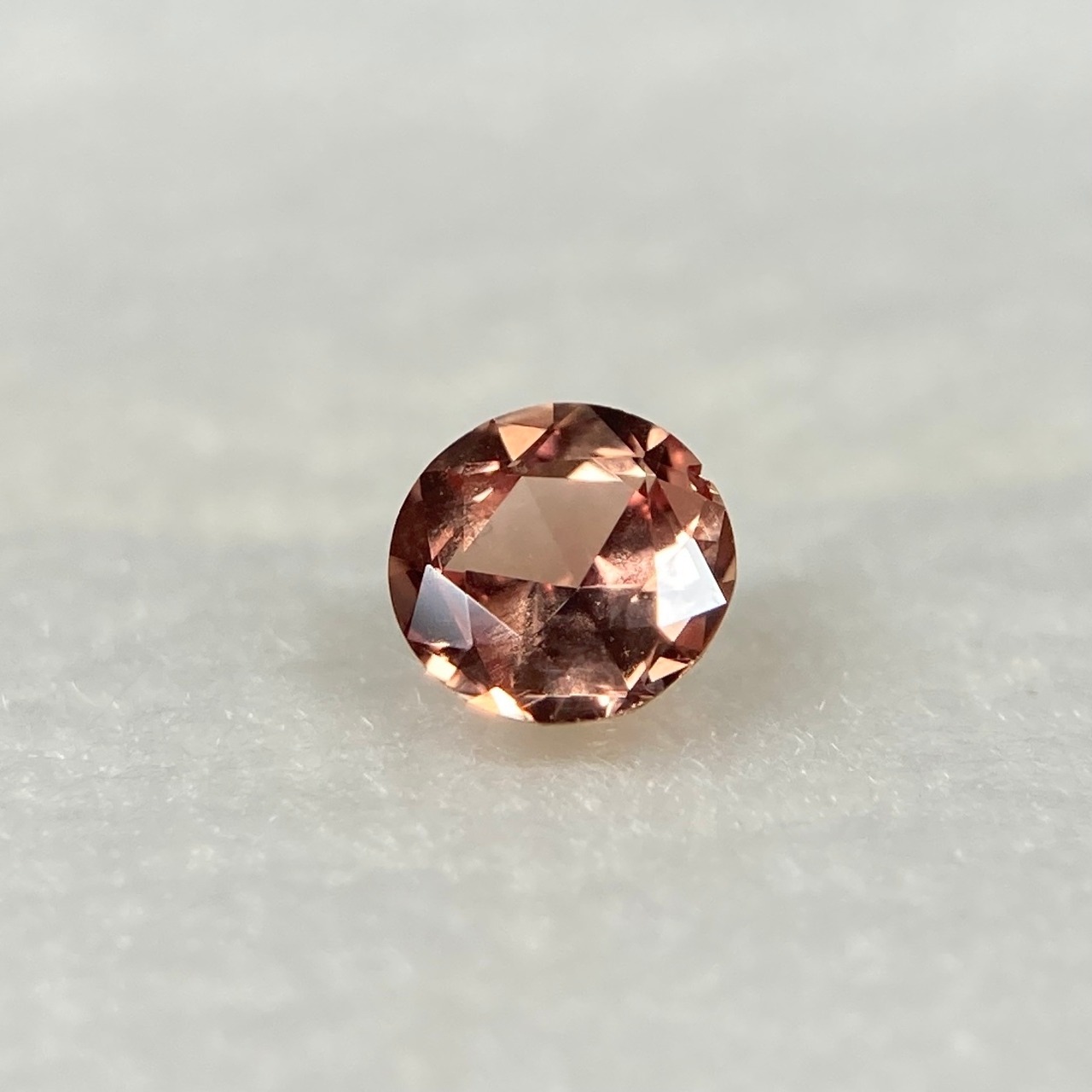 ローズカットサファイア 訳あってお買い得 約3.8mm*2.0mm r-0497