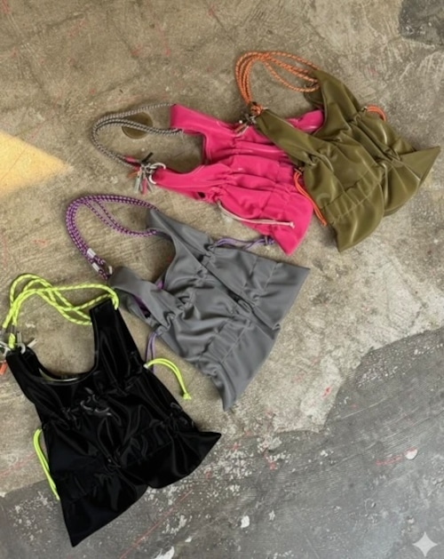 グロッシーギャザーワンショルダー