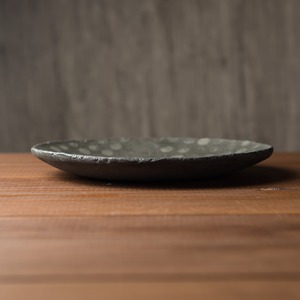 黒水玉皿（ケーキ皿・銘々皿）／鈴木美佳子