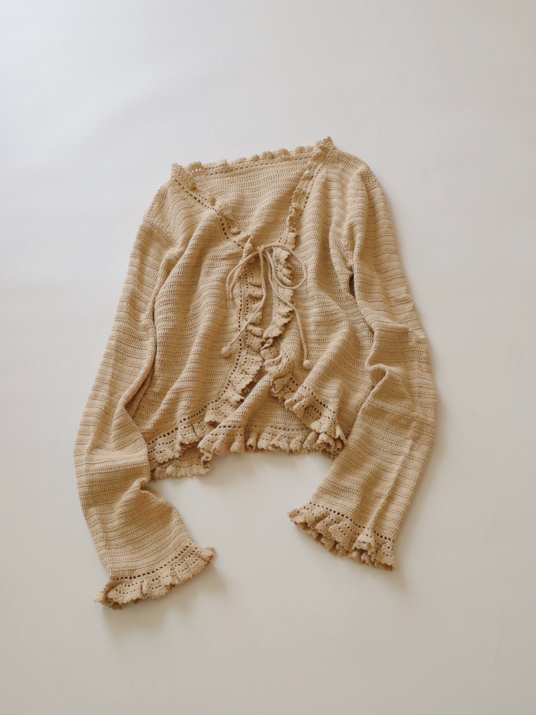 ●frill & ribbon detail beige color design crochet cardigan