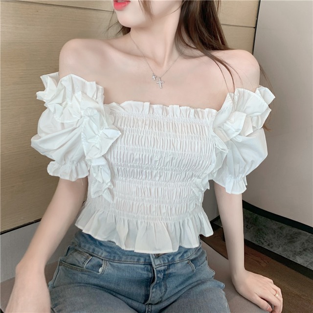 トップス レディース 送料無料 カシュクール クロップトップ ミドリフトップ オフショルダー フレア フリル 半袖 パフスリーブ バブルスリーブ バルーンスリーブ ランタンスリーブ ボリューム袖 五分袖 5分袖 二の腕カバー ショート丈 シャーリング ホワイト 白色 ガーリー フェミニン かわいい 可愛い キュート ラブリー 清潔感 爽やか 涼し カジュアル おしゃれ お洒落 こなれ感 抜け感 S M L 春服 夏服 普段使い モテ 10代 20代 着回し スタイル 韓国 オルチャン ファッション コーデ