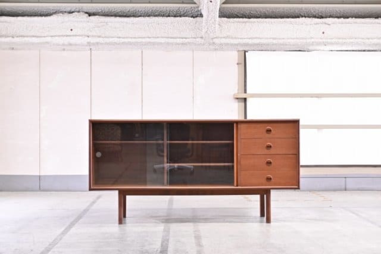 ジャパニーズビンテージ チーク材 サイドボード 北欧スタイル チェスト 収納 ガラス戸 ミッドセンチュリー リビングボード【中古家具/中古インテリア/USED家具ユーズド家具/リサイクル】