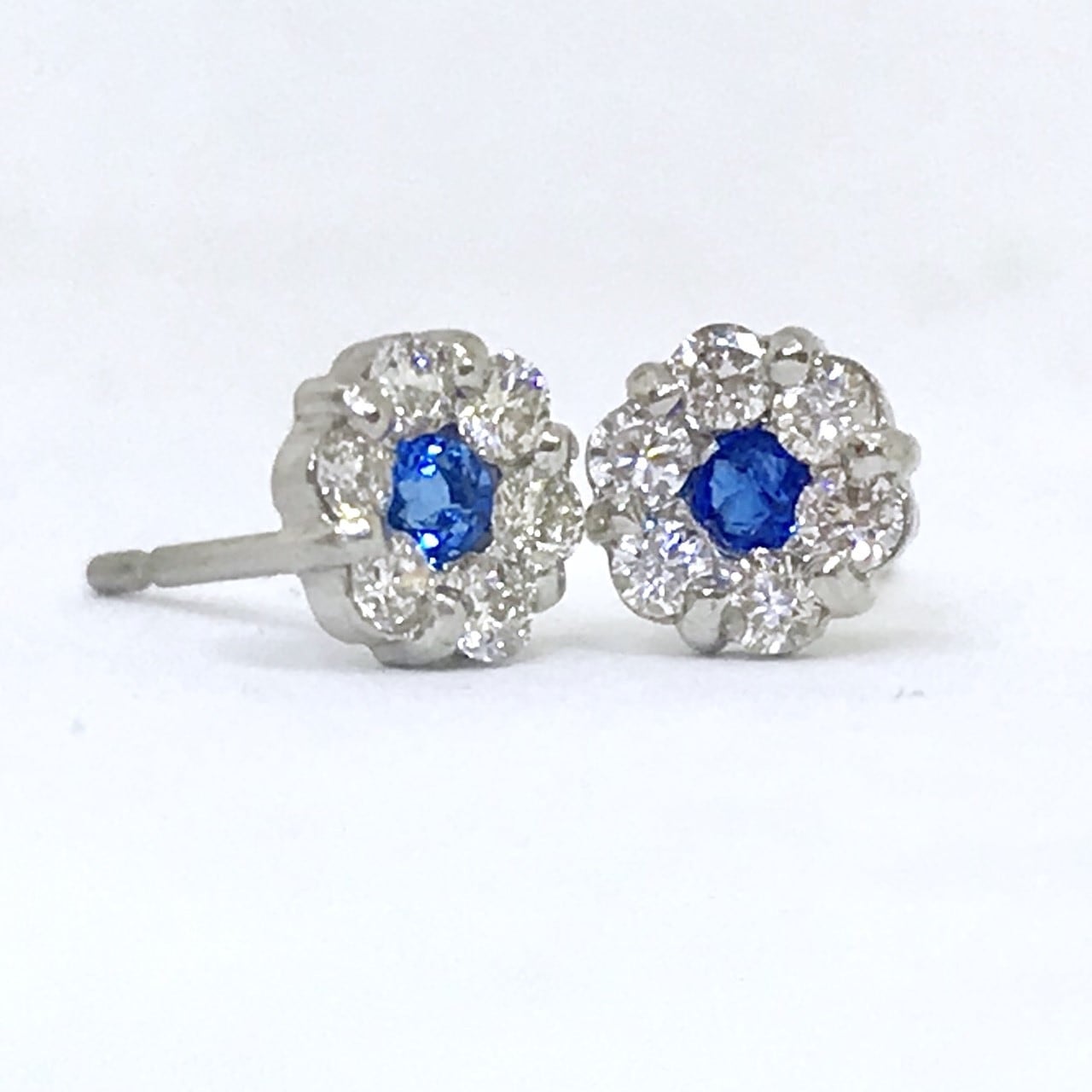 新品【アウイナイト】ダイヤモンド取り巻き フラワー ピアス | Jewelry