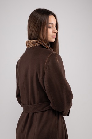 ウクライナ産プレミアムウール100%ロングコート（ブラウン）平行縫い　シルク手刺繍　ユニセックス