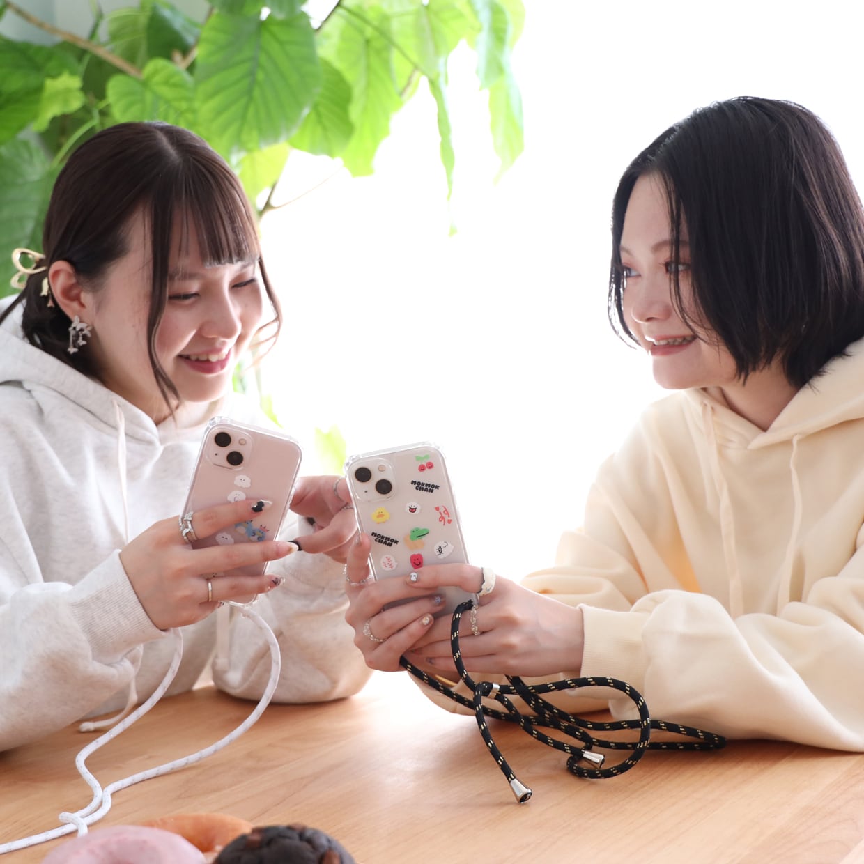 POPな総柄iPhoneケース(MK-405) | もくもくちゃん公式オンラインショップ