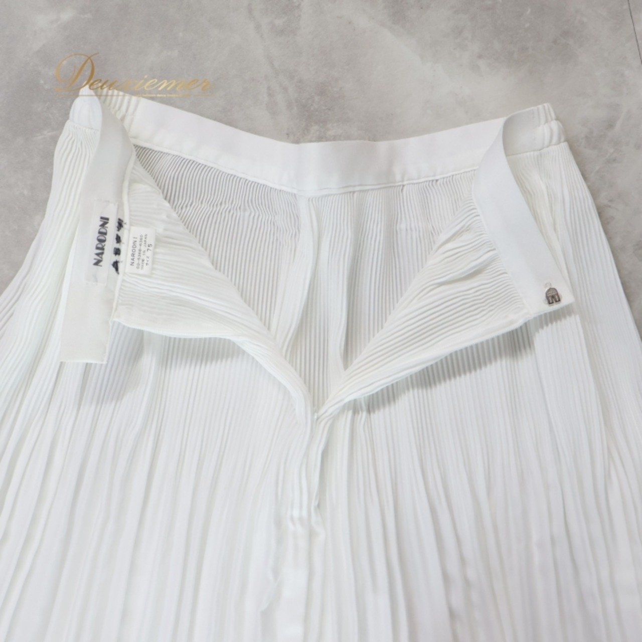 フォークダンス 衣装 スカート ホワイト系 ナロッドニー 刺繍 花柄 チロリアン チロルスカート プリーツ 白 赤 緑 橙 NARODNI 爽やか かわいい フラワー ダンス衣装 イベント 練習 レッスン スカラップ レッド系 オレンジ系 グリーン系