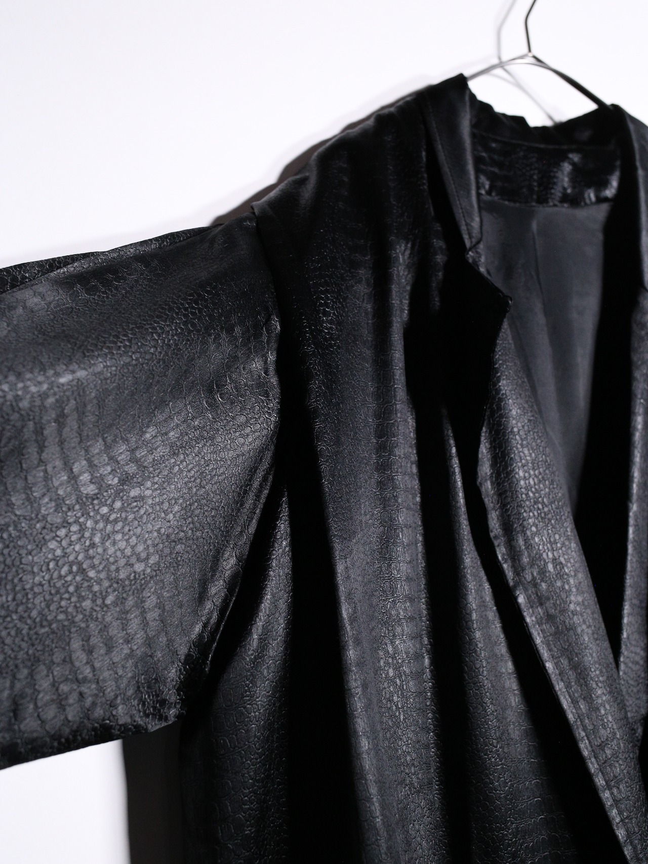 gloss black python pattern loose silhouette coat - 11