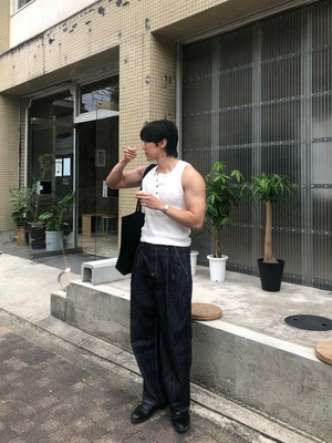 Non-Fade Indigo Tuck Semi Wide Jeans [Mid Blue]