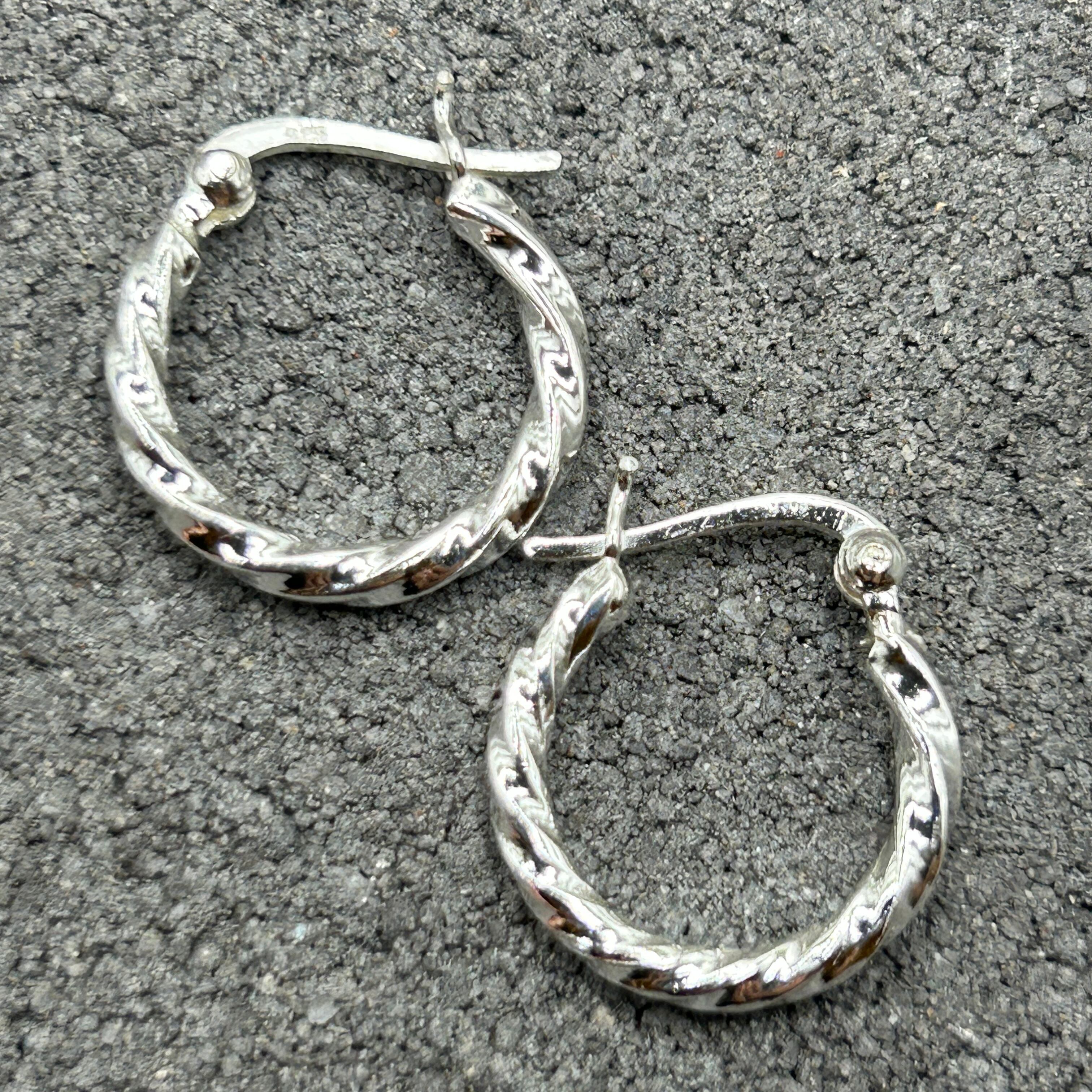 シルバー925 Silver プレーンツイストデザインフープピアス/軽研磨仕上げ