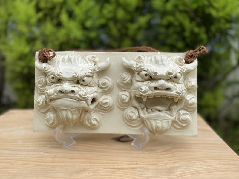 ペア面シーサー（白)【てぃーち工房】 | 沖縄の工芸品 うぃーりきさん