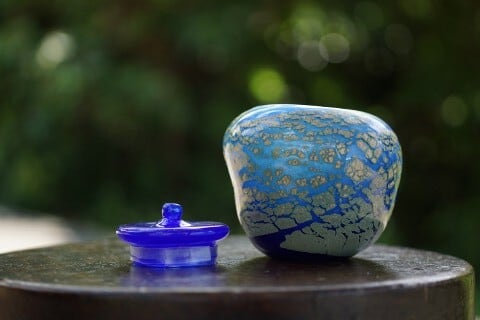 俵壺　ガラスケース付き 手元供養ガラス骨壷（骨壺）[城壁]｜No.0129 | ぎやまん倶楽部 公式