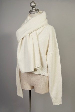 SCARF SET SWEATER (IVORY) 2210-47-7