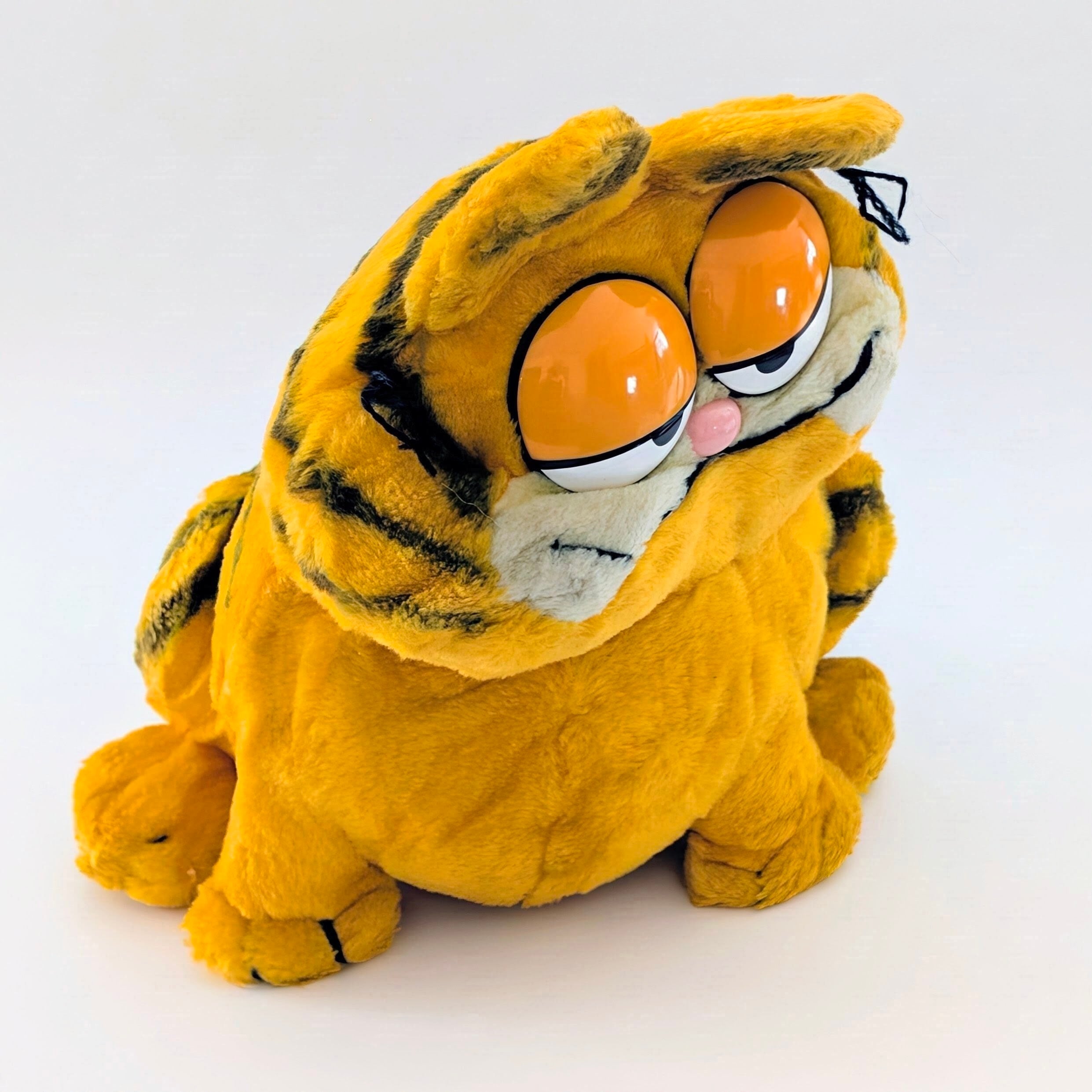 ☆ VINTAGE 1980年代初期 ☆【 Garfield ( ガーフィールド ) 】『 ガーフィールド / おすわり左向き ビッグサイズ！ 』ぬいぐるみ プラッシュ plush 1980年代年製 〚アメリカン雑貨 アメトイ〛