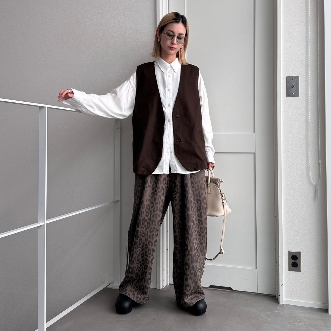 バックスリットフレンチリネン混gilet/ブラウン