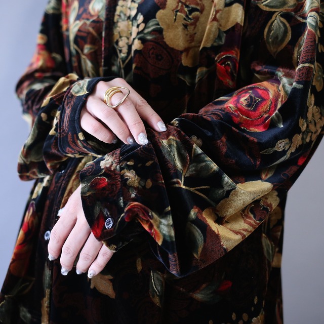 dark flower pattern and lame design open collar velours shirt