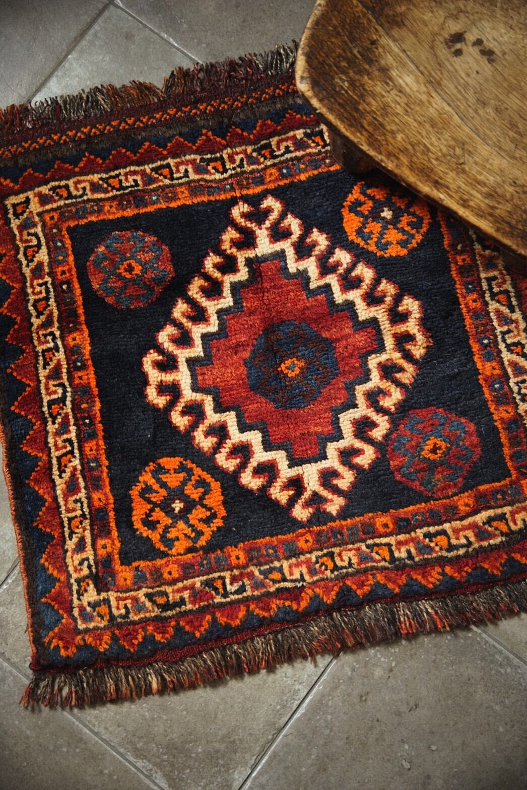453-Vintage Shiraz rug