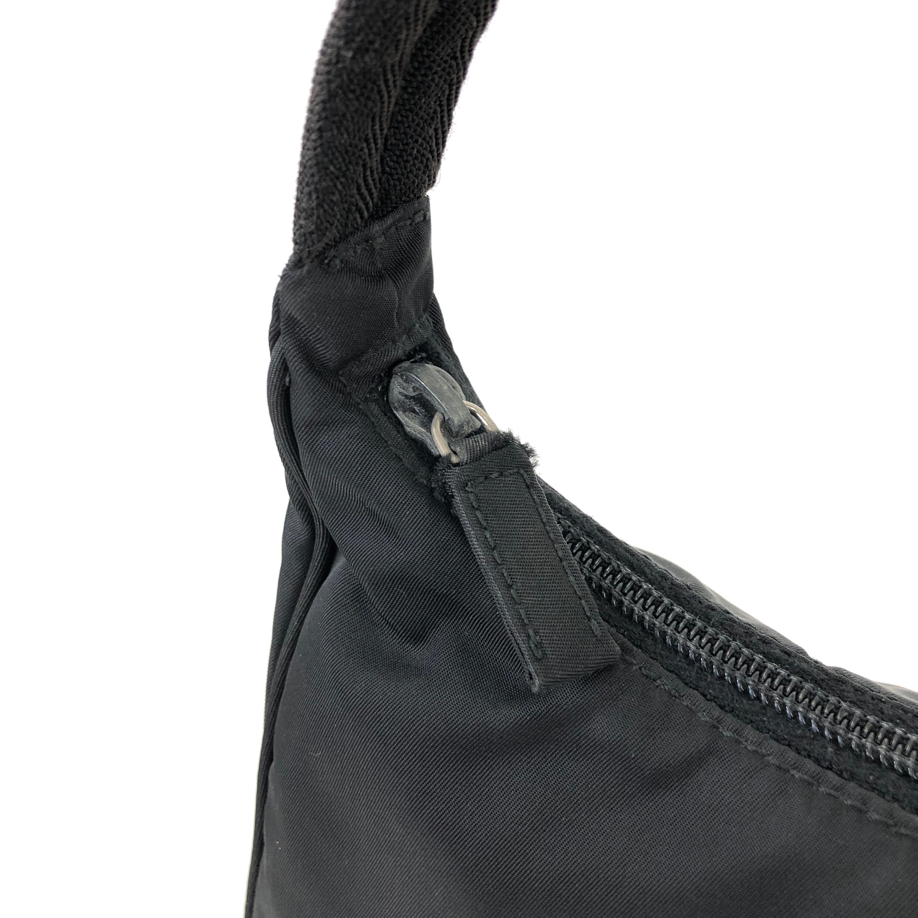 PRADA プラダ トライアングルロゴ ナイロン ミニバッグ ホーボー