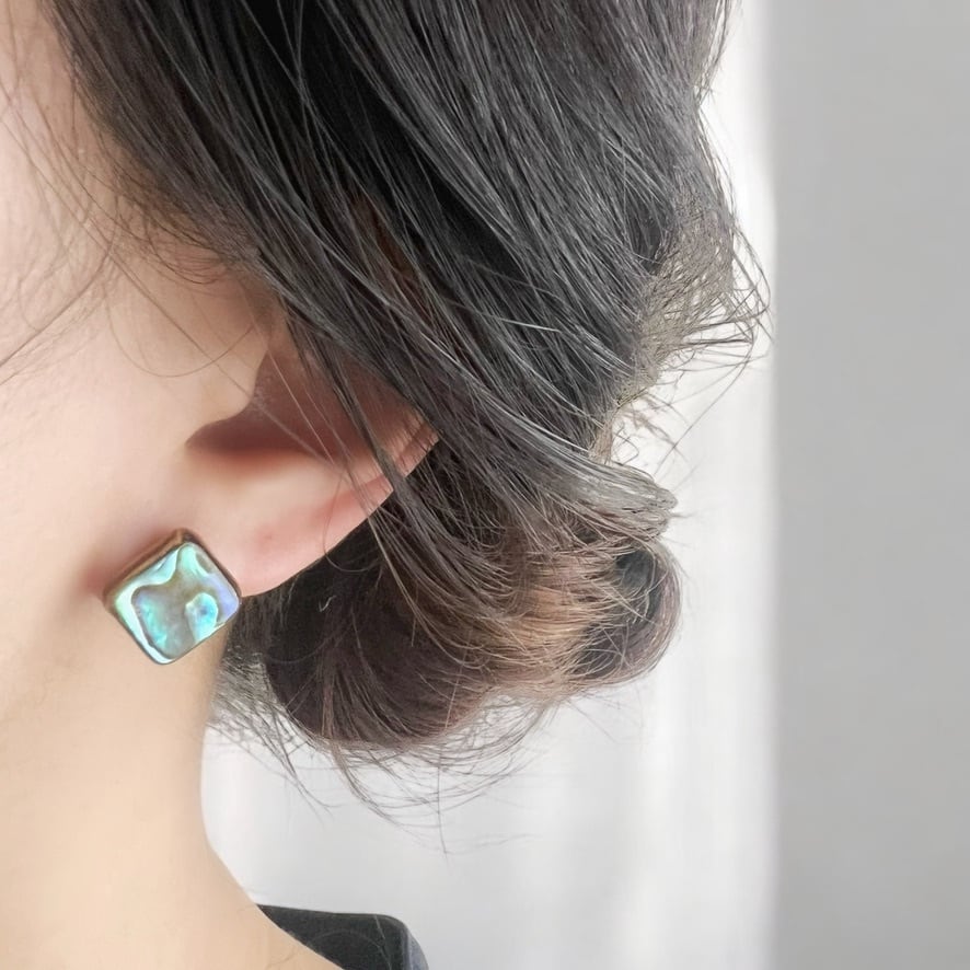 JORIE】金継ぎ風 世界にただ一つ アバロンシェルピアス サージカル