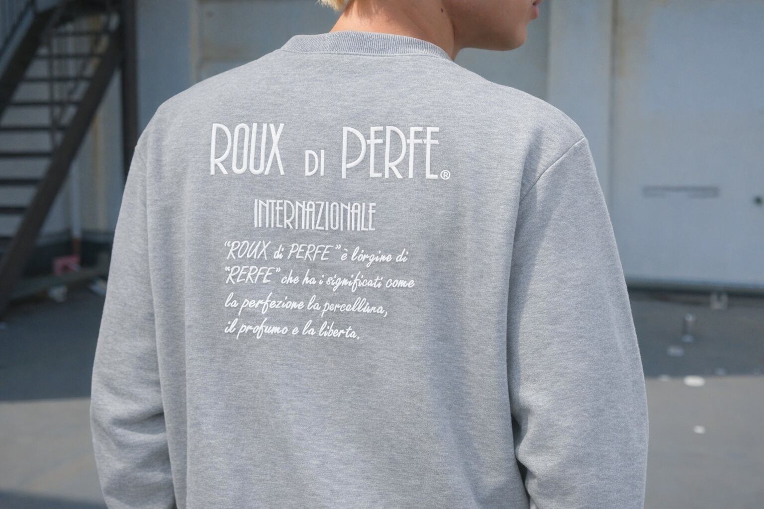 バックロゴ刺繍トレーナー | ROUX DI PERFE INTERNAZIONALE ルゥ・ディ