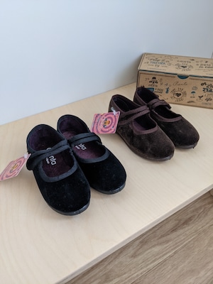 One Strap Velour Shoes - Brown  / Cienta
