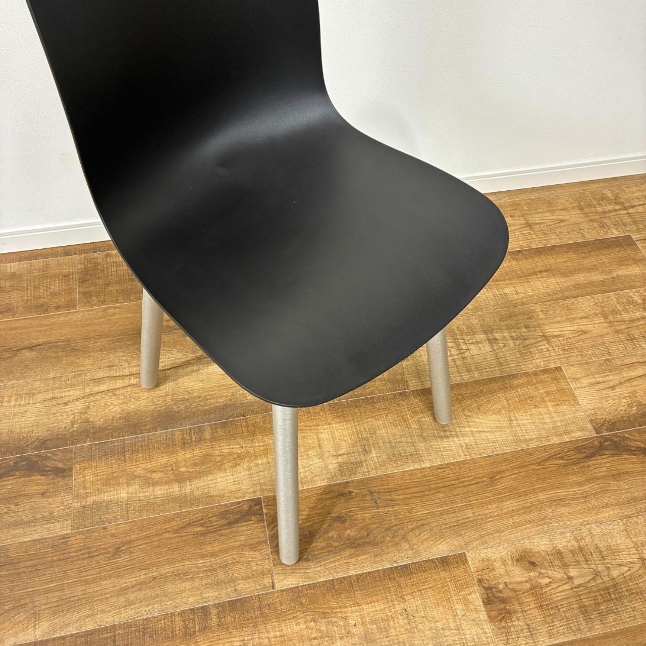 MAGIS SUBSTANCE Aluminium legs chair SD5030 aluminium × black マジス サブスタンス アルミニウム レッグス チェア アルミニウム × ブラック デザイナーズ家具 保証あり【未使用品】【200サイズ】