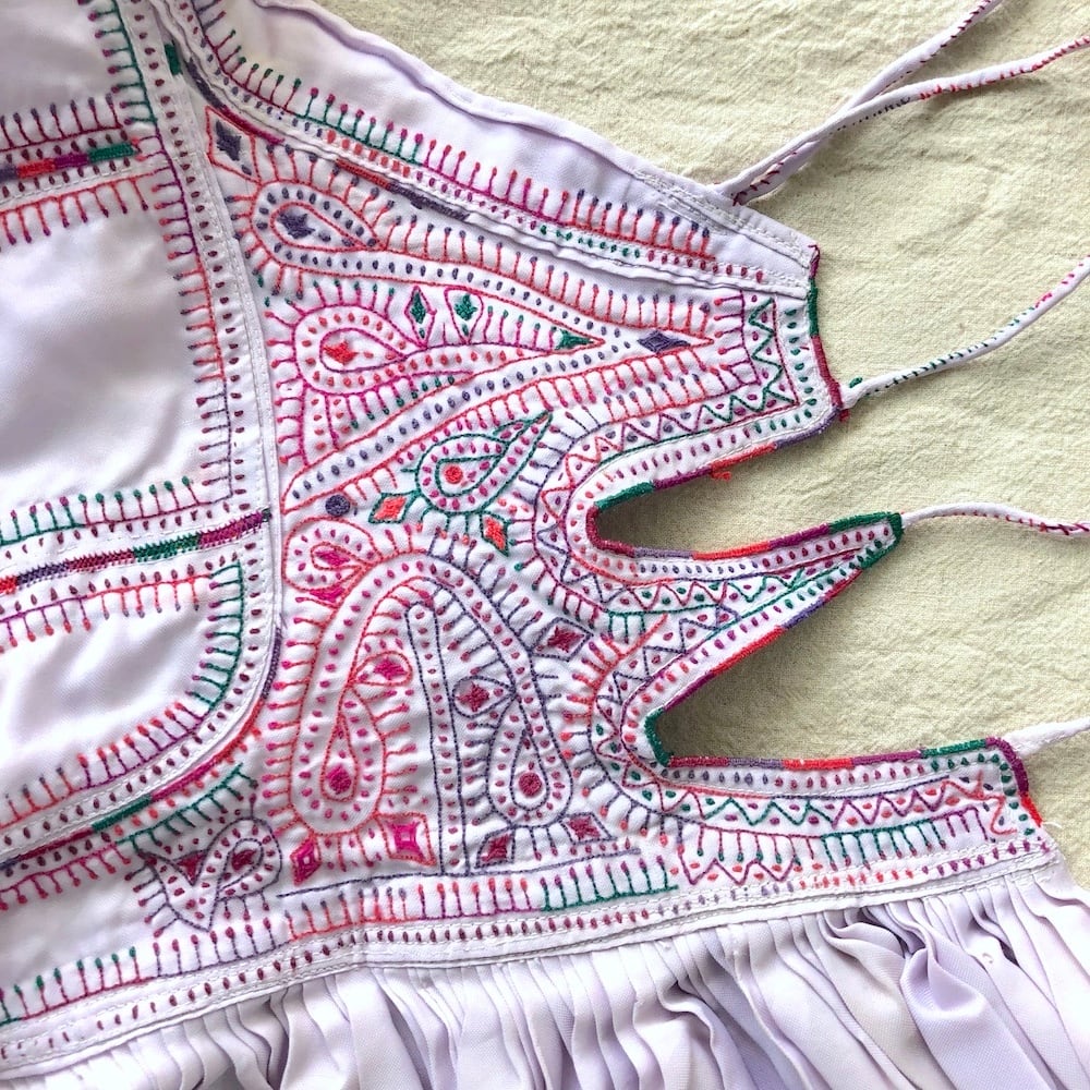 ラバリ族のカラフル刺繍ジャケット|01