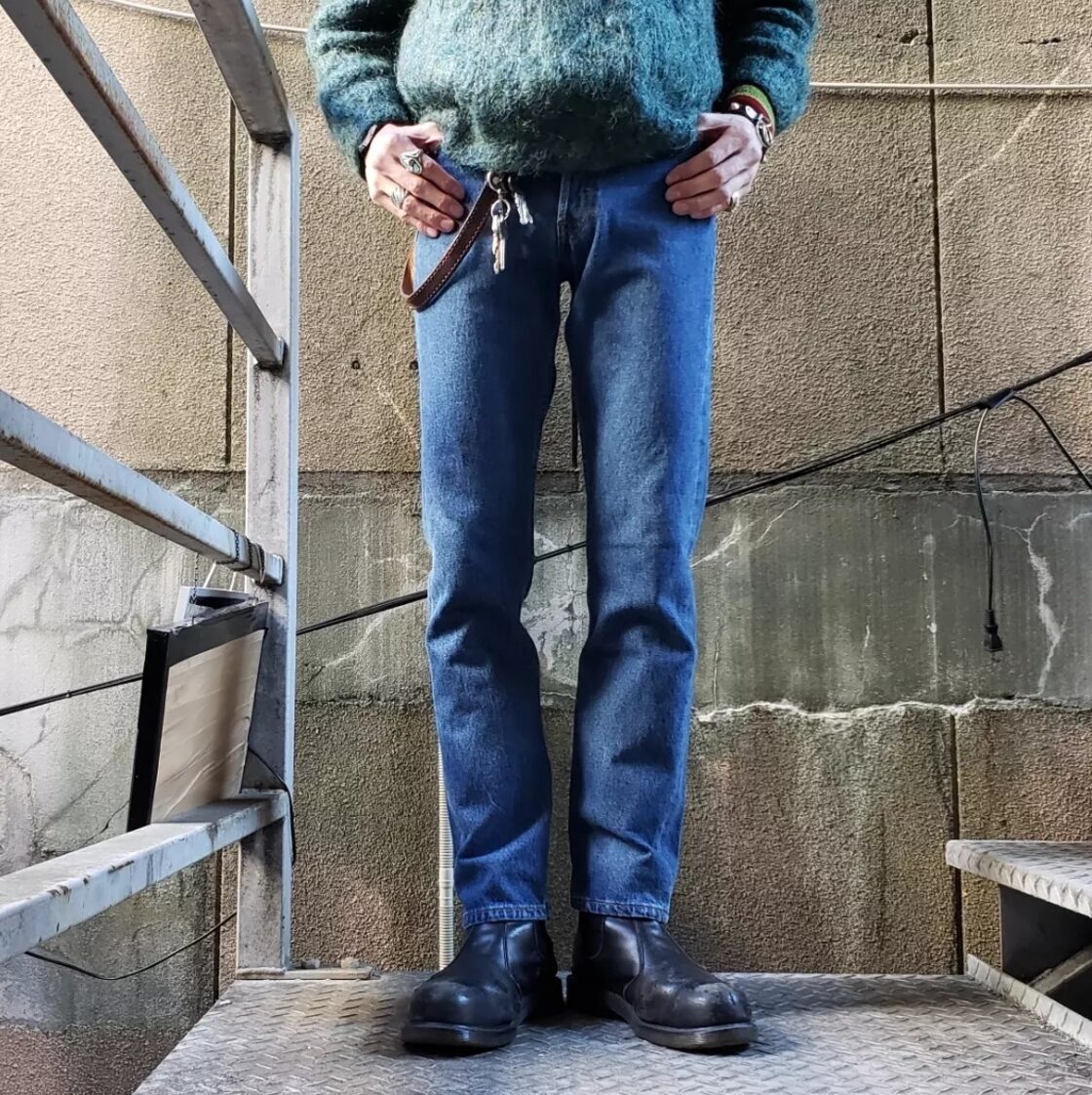 前衛的サイズ感！ Punkシルエット！ 90s French Levi