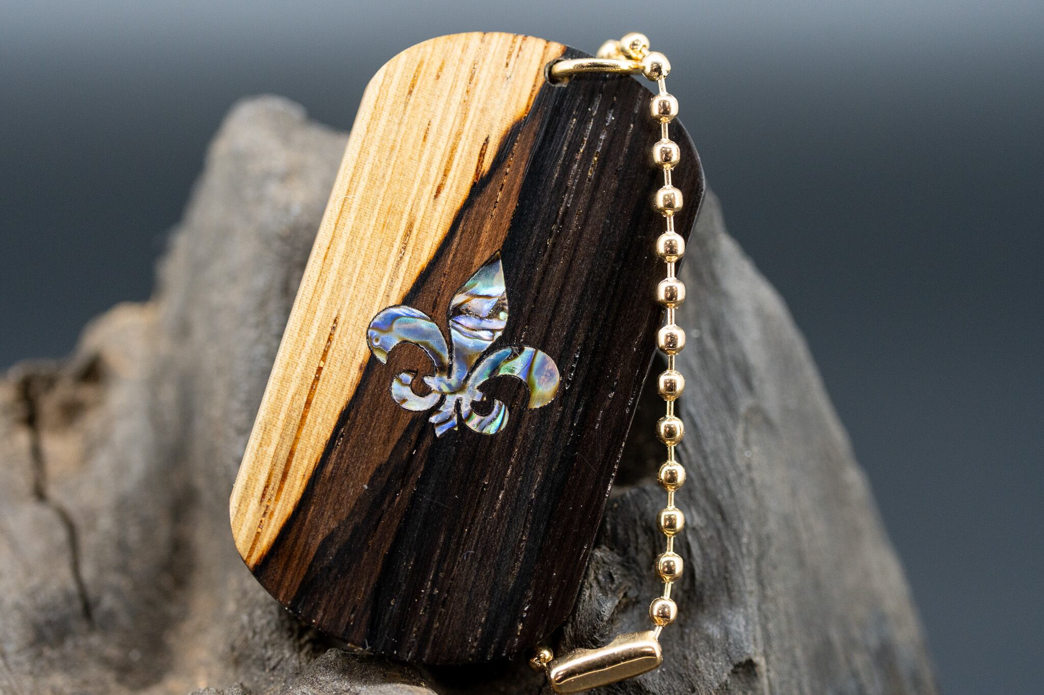 【音楽業界屈指の銘木】 ハカランダ ツートンドッグタグ 象嵌 フルールドリス