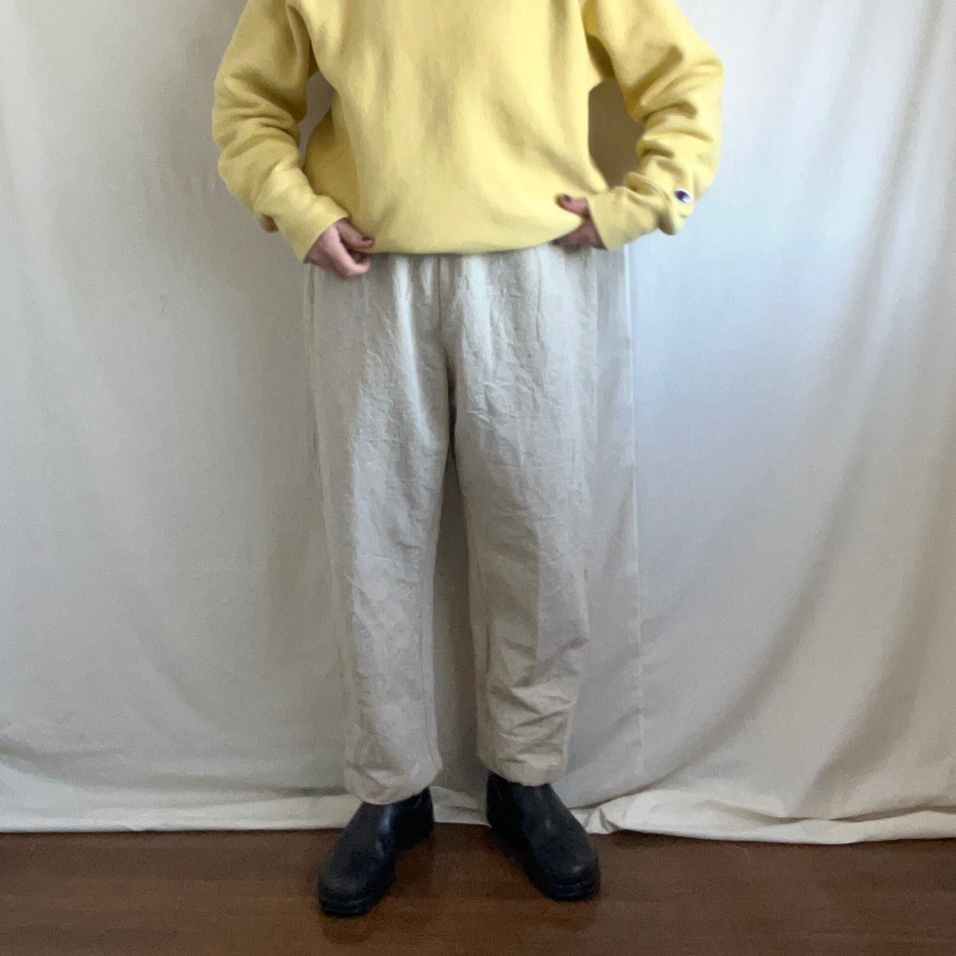 リネンコットンのテーパードパンツ