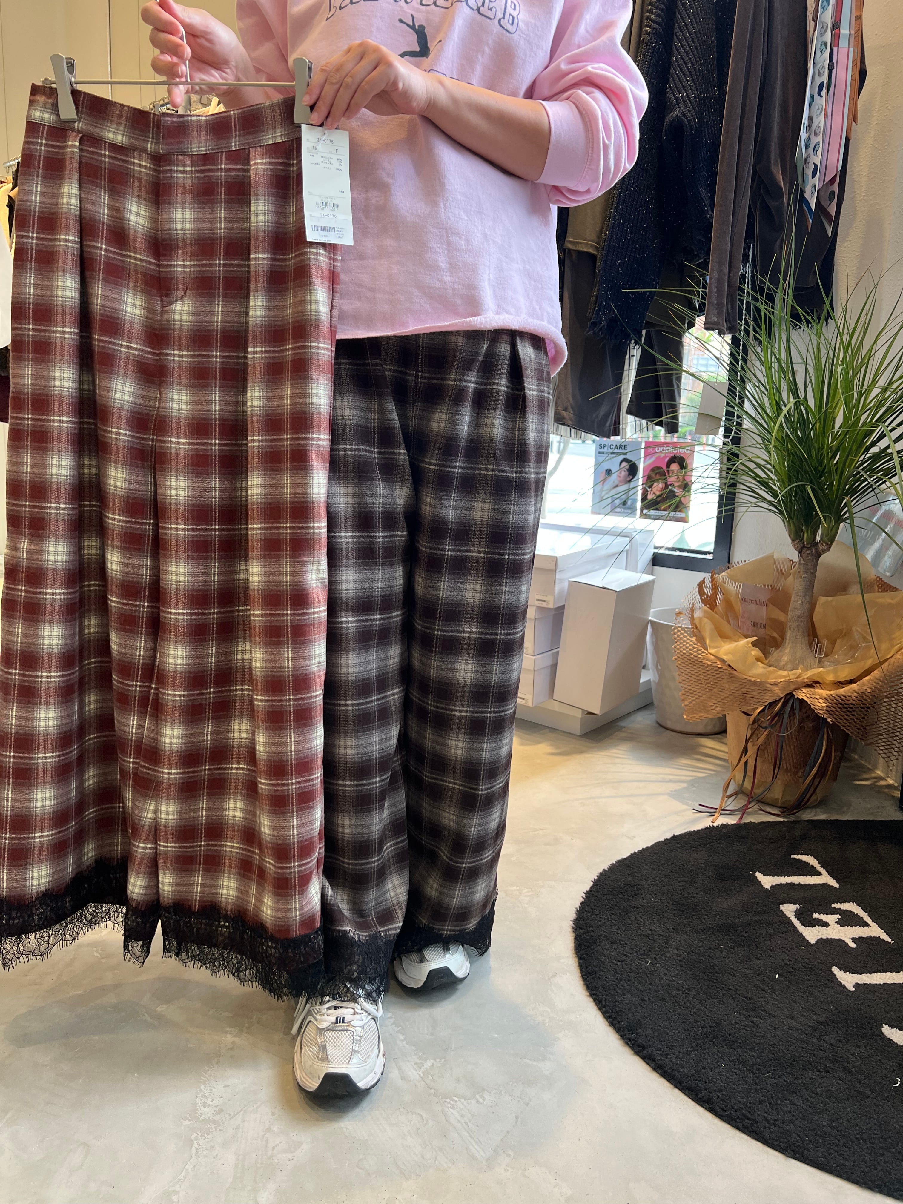 【SELECT】低身長さんオススメ⭐︎レースヘムワイドパンツ　24-0176